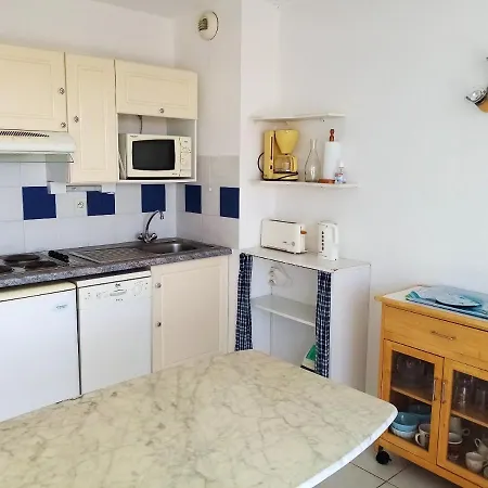 D'une A A 50 M De La Avec Vue Sur La Piscine Partagee Et Jardin Amenage